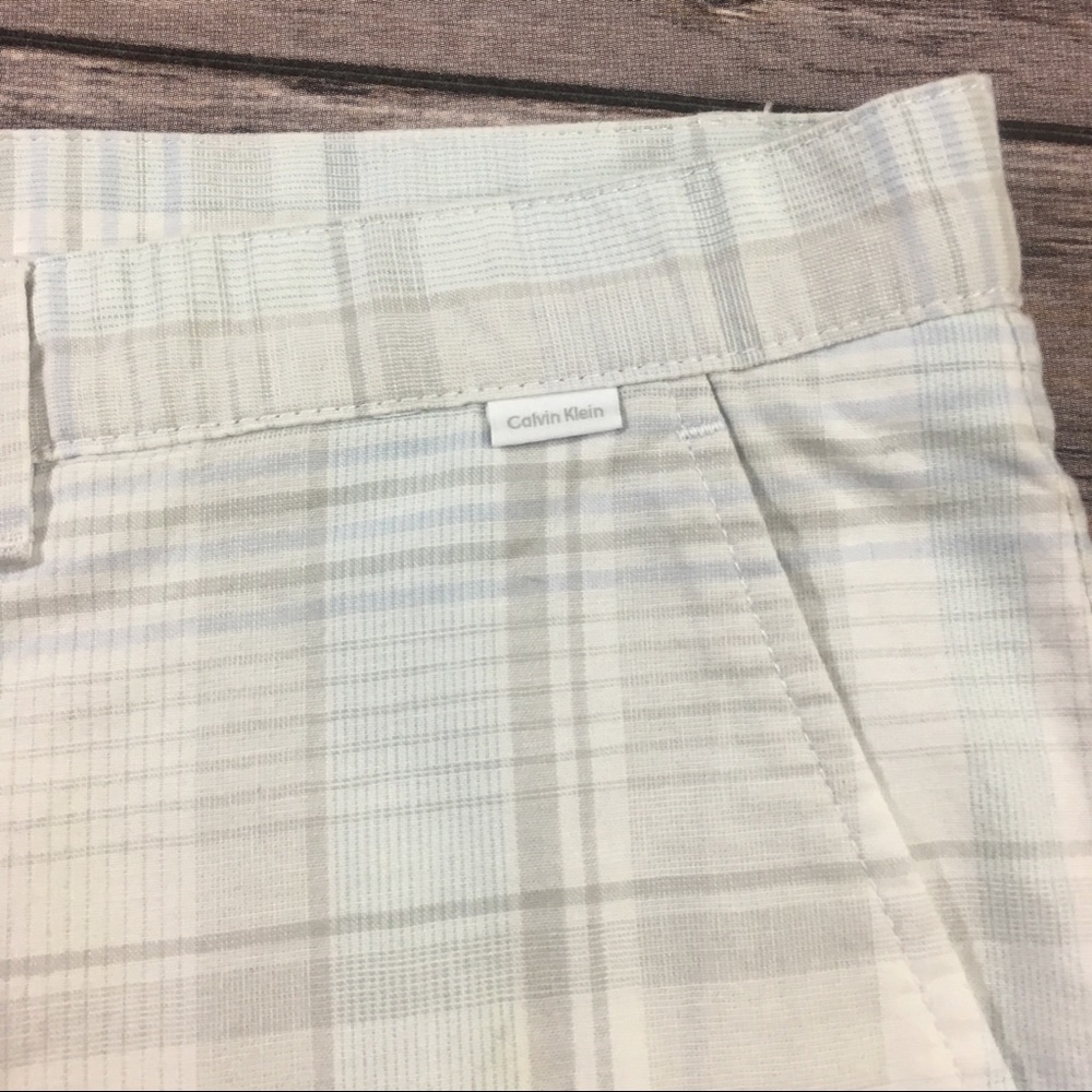 (SOLD) Calvin Klein Men’s Plaid Above Knee Shorts - Picture 3 of 4